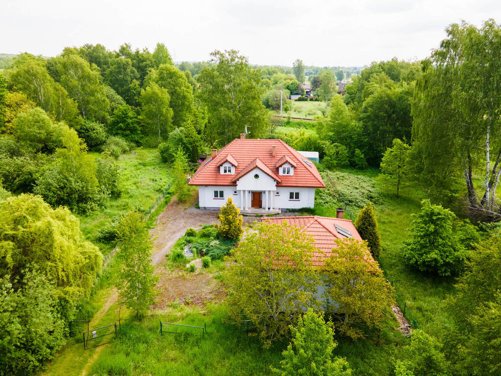 Dom dwurodzinny na działce ok. 2000 m2