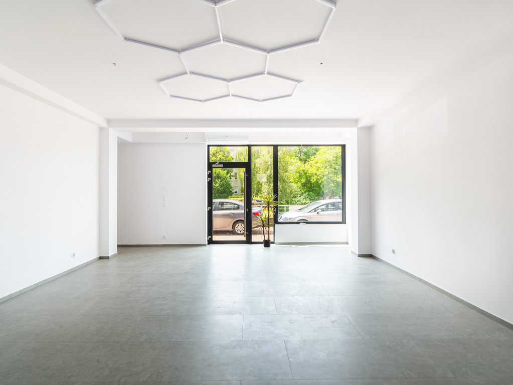 Lokal 93m2 Parter,Witryna,Wejście z Ulicy Centrum